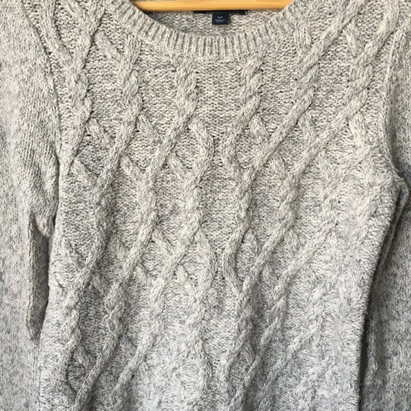 Tommy Hilfilger Cable Knit Sweater - Picture 2 of 7